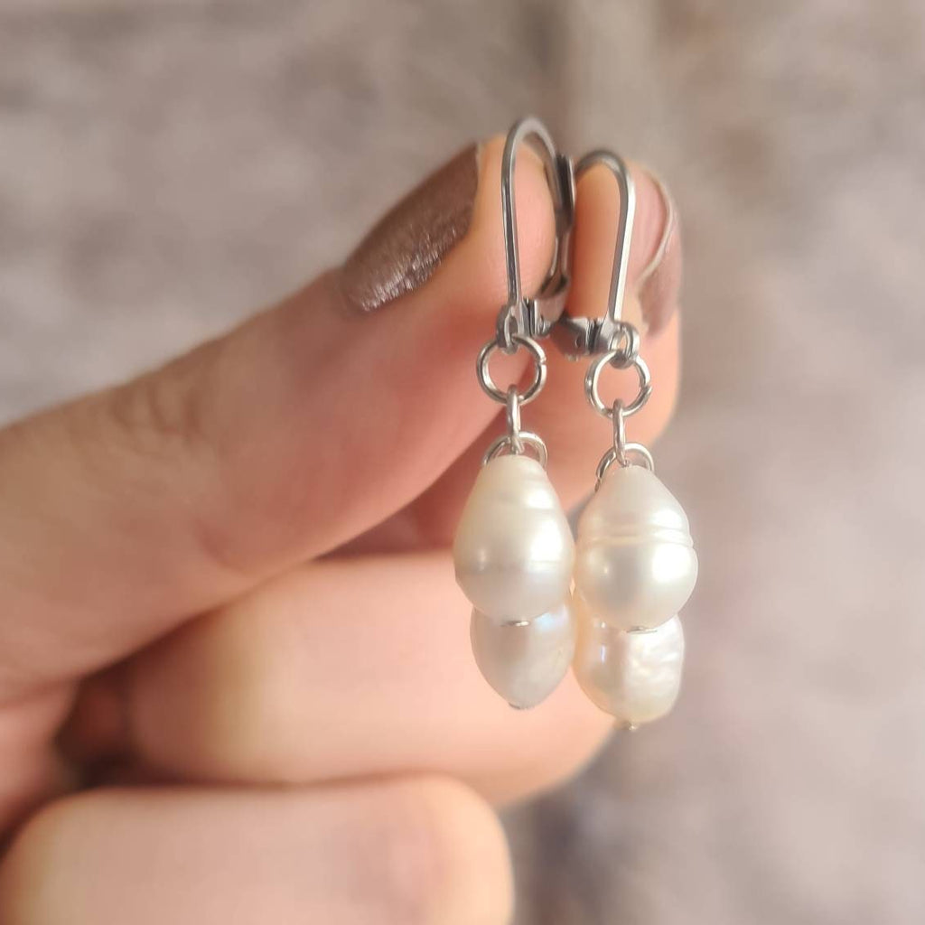 Annie Oakley freshwater pearl jewelry set.