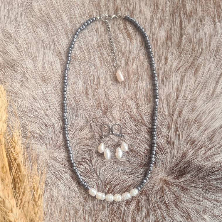 Annie Oakley freshwater pearl jewelry set.