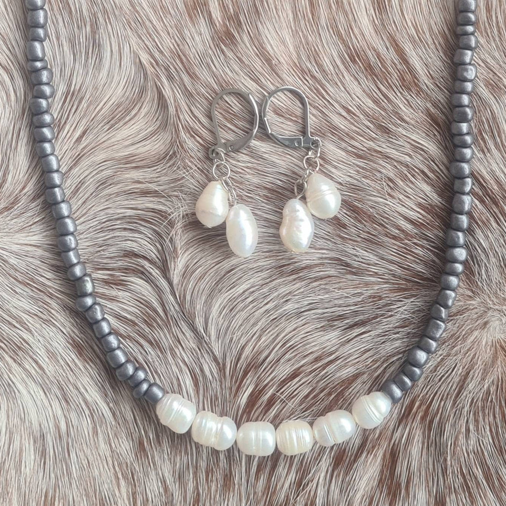 Annie Oakley freshwater pearl jewelry set.